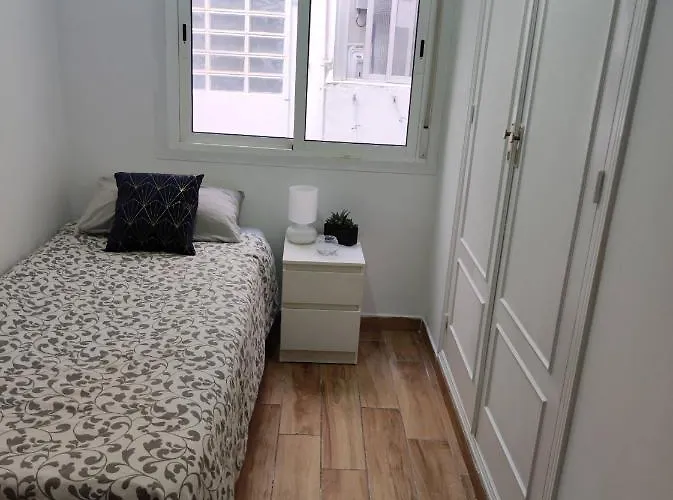 & Renovated 3-bedroom Flat Appartamento *