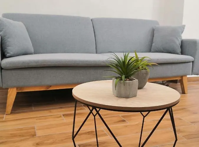 & Renovated 3-bedroom Flat Appartamento *