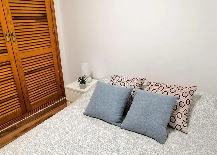 & Renovated 3-bedroom Flat *
