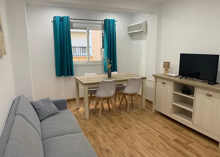 & Renovated 3-bedroom Flat *
